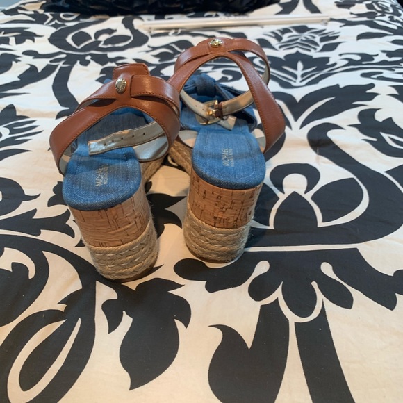 Micheal Kors platform sandals - Picture 3 of 4